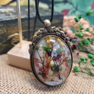 Antiquated Resin Pendant - Botanic Reverie