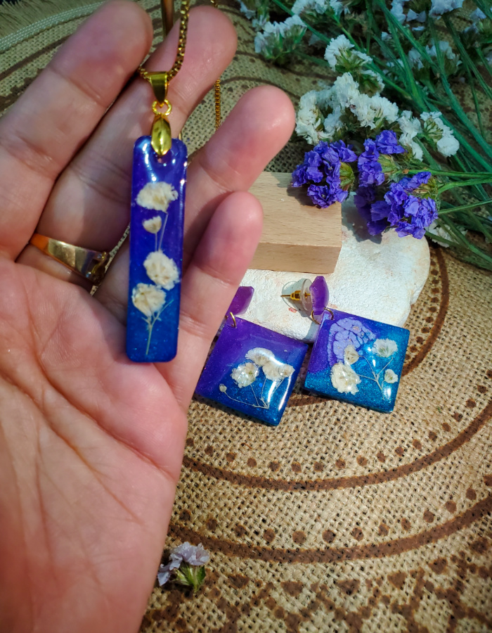 Naghma-e-Gulbasta Pendant and Earrings Set