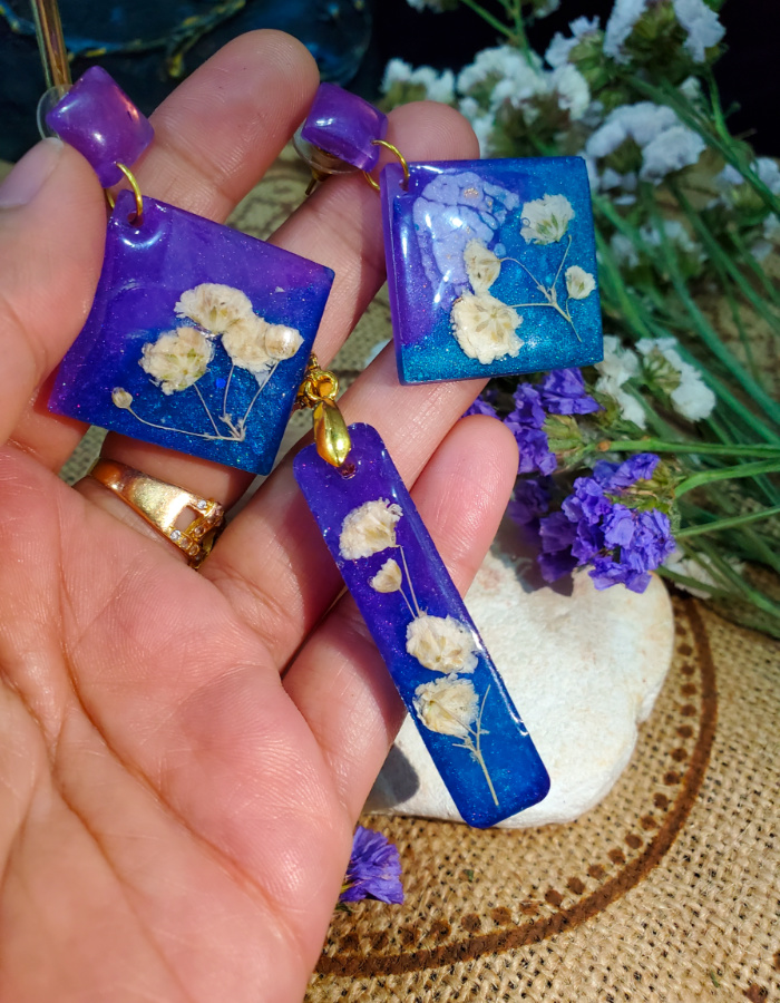 Naghma-e-Gulbasta Pendant and Earrings Set