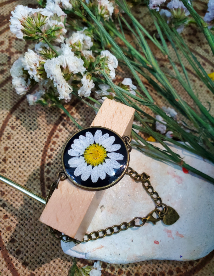 Dark Daisy Ember Bracelet