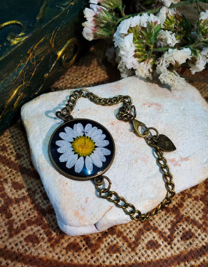 Dark Daisy Ember Bracelet