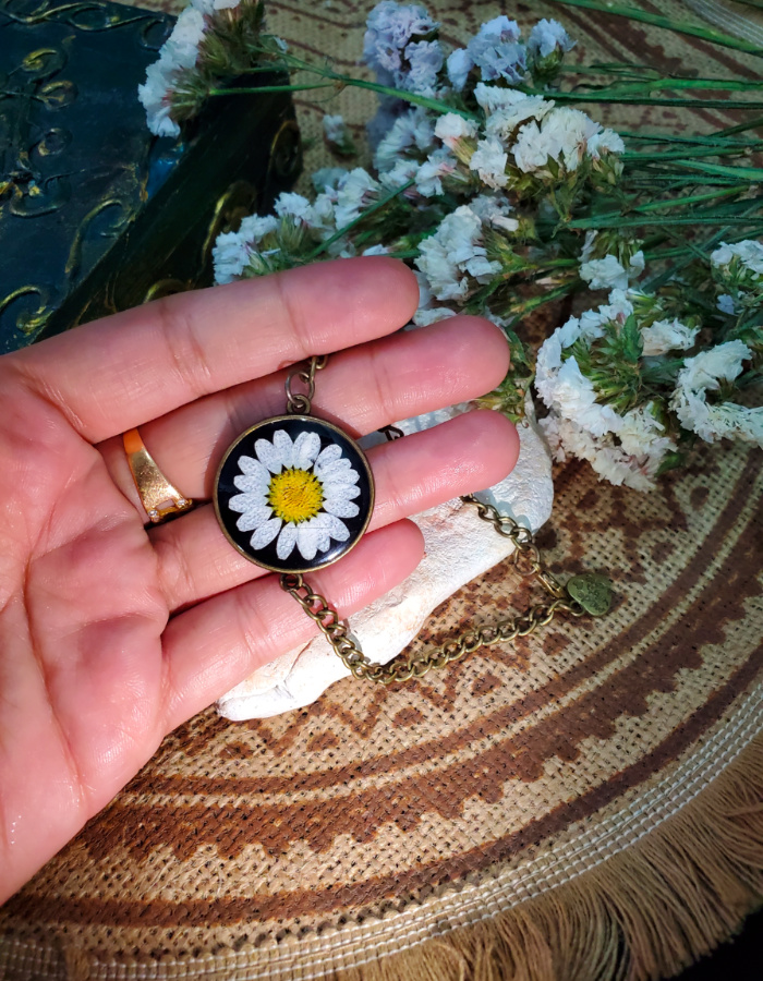 Dark Daisy Ember Bracelet