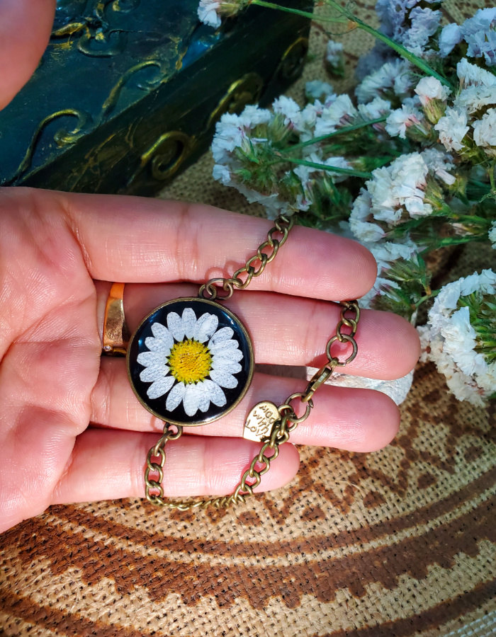 Dark Daisy Ember Bracelet