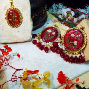 Naghma-e-Gulzar Pendant and Earrings Set