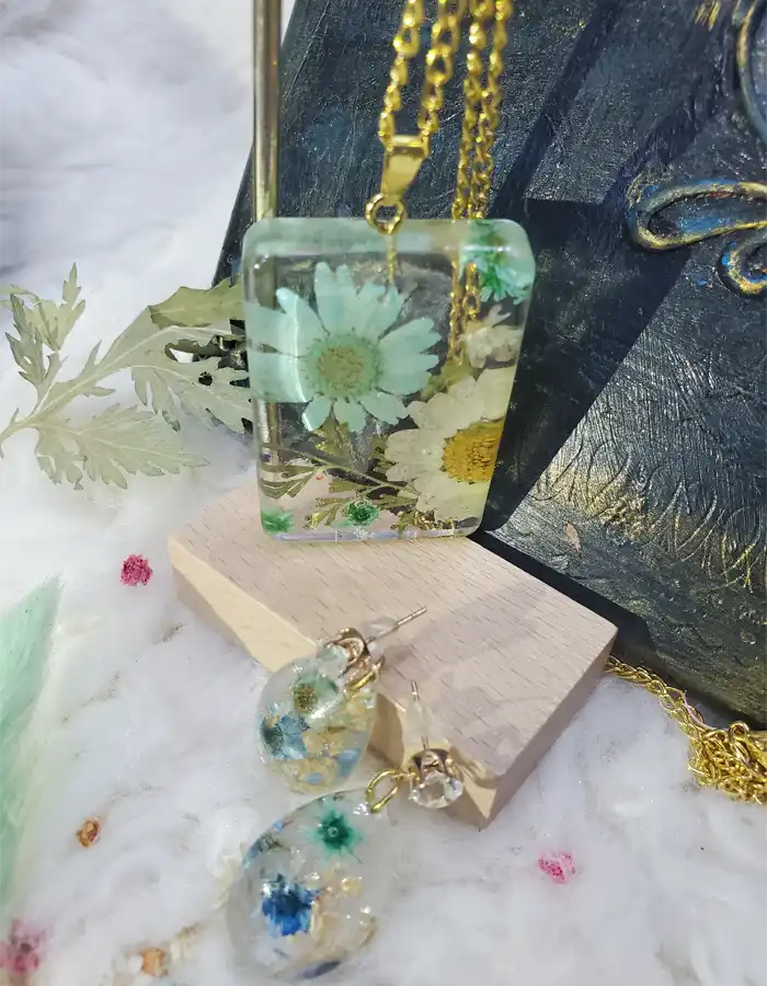 Flora Frame Pendant & Earrings