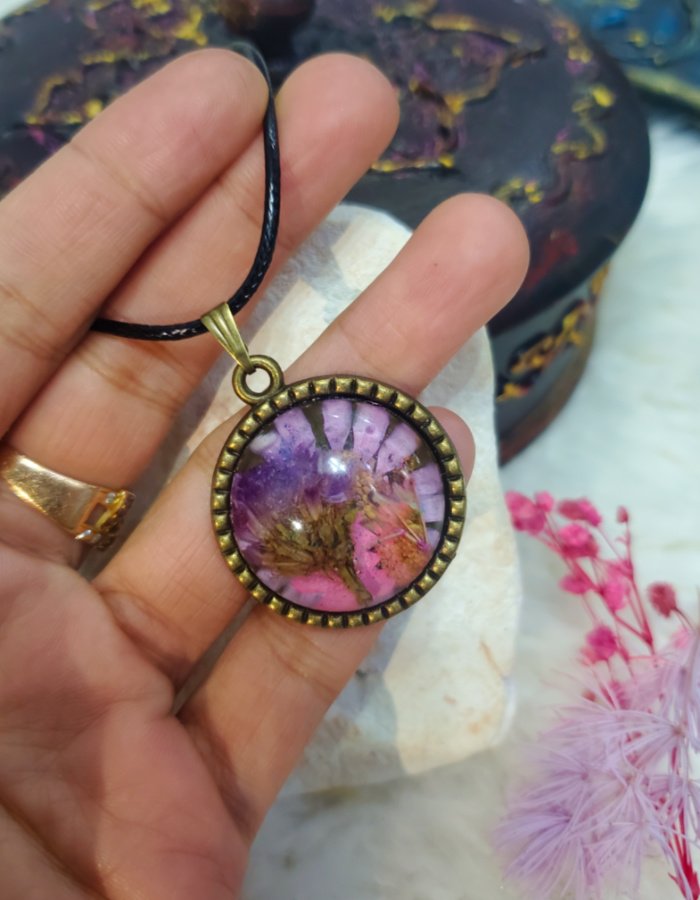 Gul-e-Nilofar Pendant