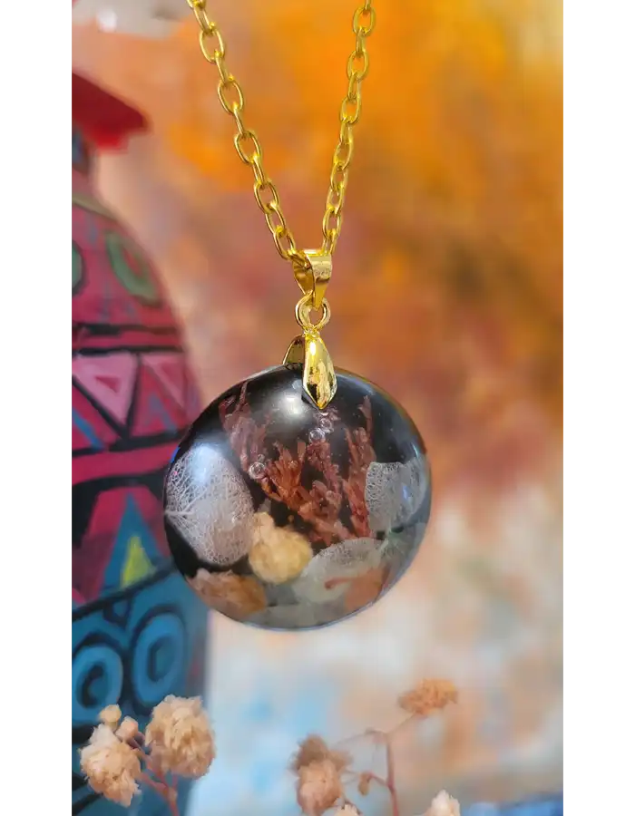 Handcrafted Resin Pendant Botanica - Luna