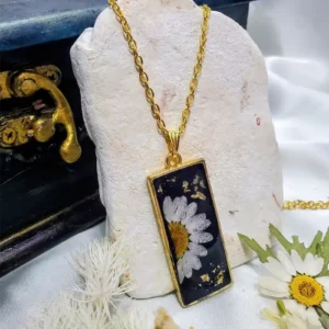 Handmade Resin Pendant – Daisy Ember