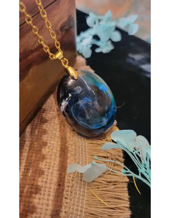 Handmade Resin Pendant - Falak-e-Raaz