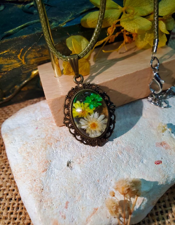 Heritage Flora Pendant