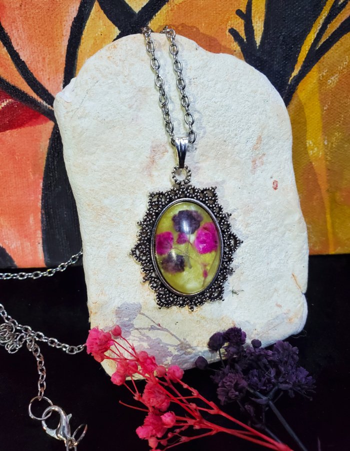 Naqsh-e-Bahar Pendant