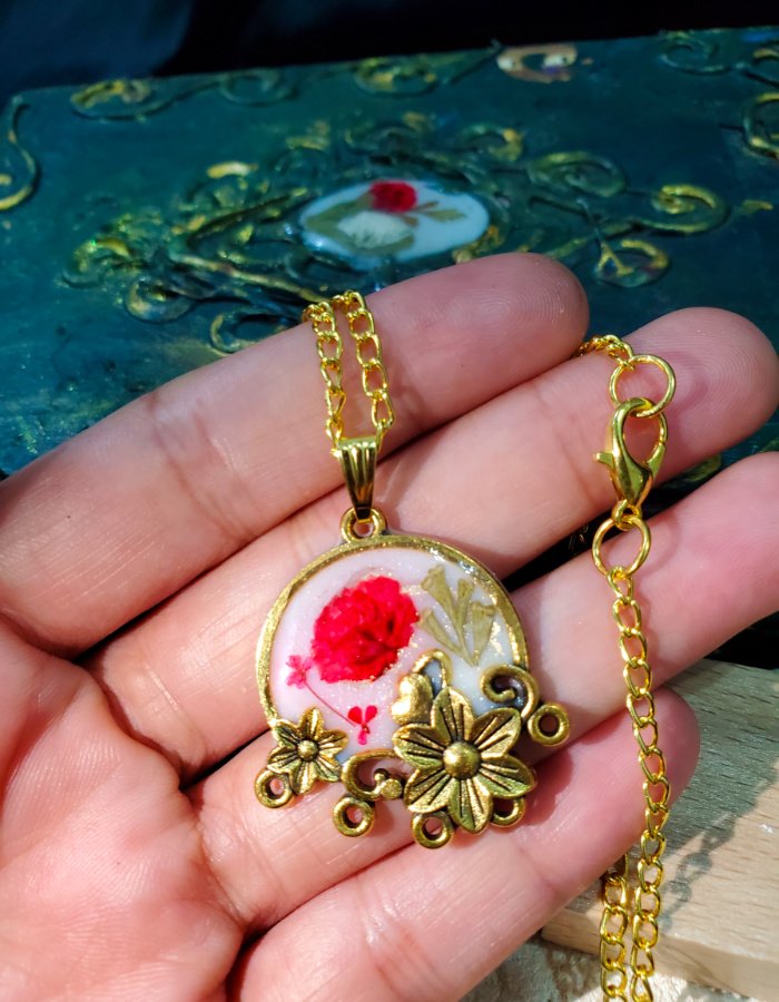Nazm-e-Crimson Pendant