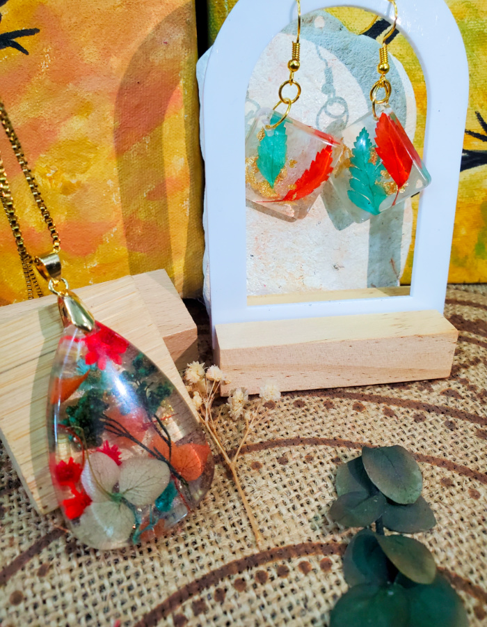 Nigar-e-Husn Pendant and Earrings Set