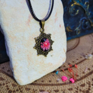 Noor-e-Fanoos Pendant