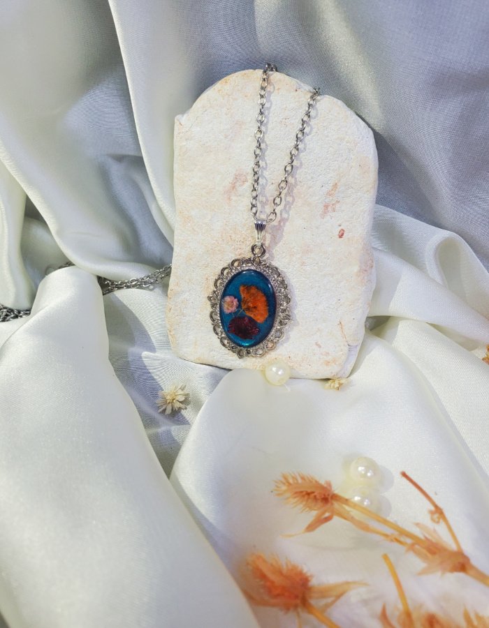 Raaz-e-Neel o Gul Pendant