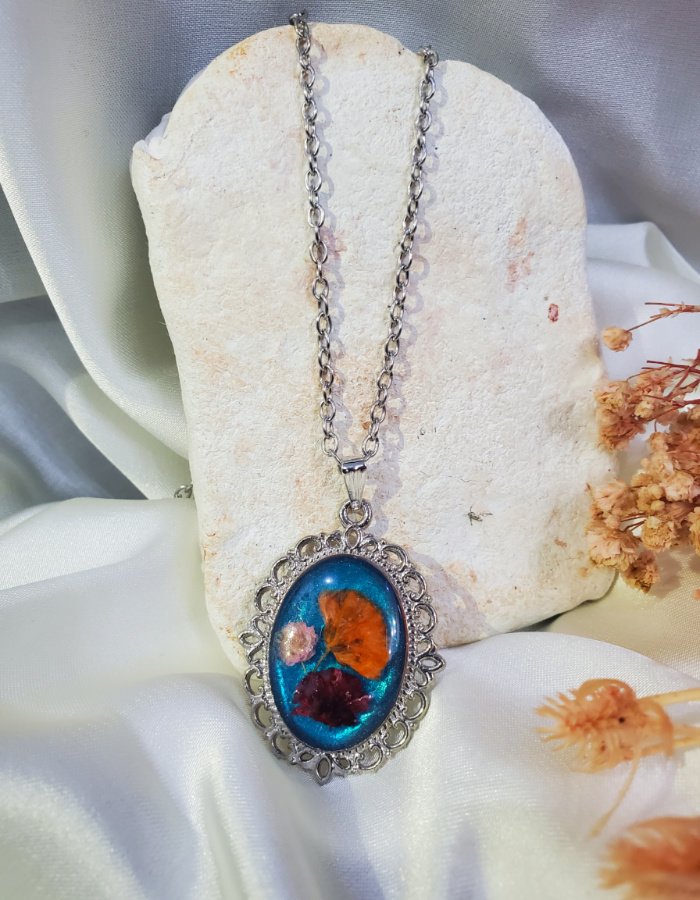 Raaz-e-Neel o Gul Pendant