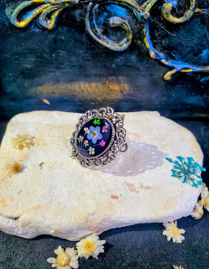 Raaz-e-Rang Floral Ring