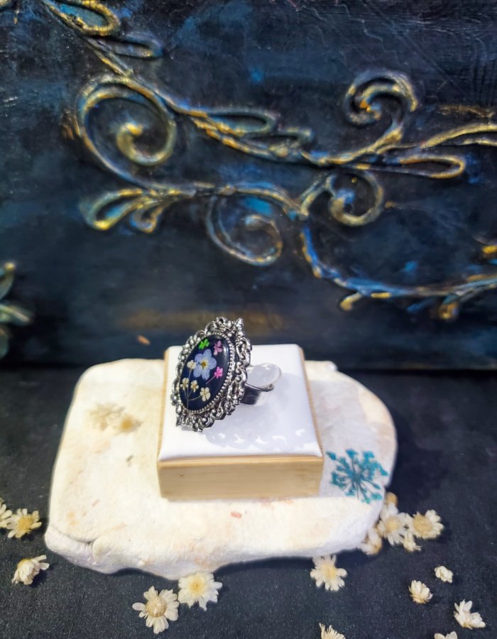 Raaz-e-Rang Floral Ring