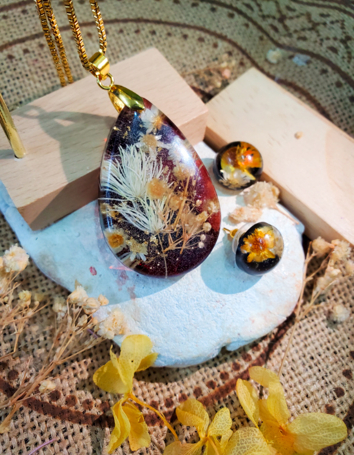 Sham-e-Wafa Pendant and Earrings Set