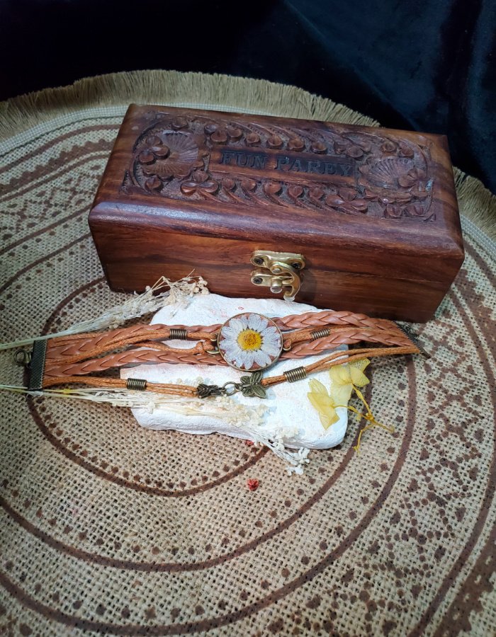 Whispering Daisy Leather Strap Bracelet