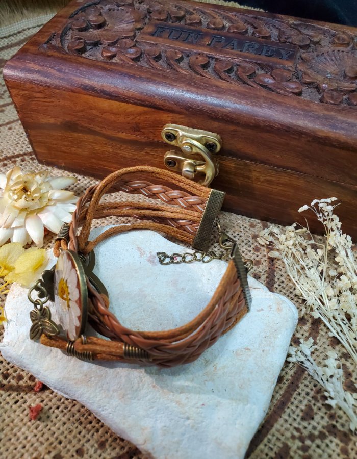 Whispering Daisy Leather Strap Bracelet