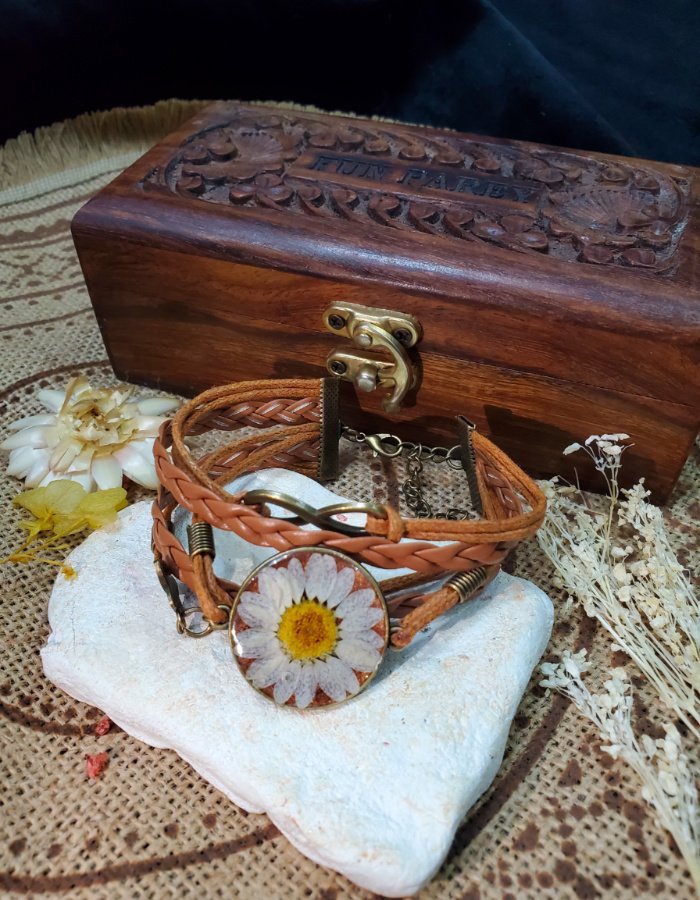 Whispering Daisy Leather Strap Bracelet