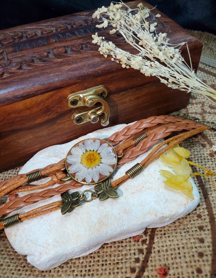 Whispering Daisy Leather Strap Bracelet