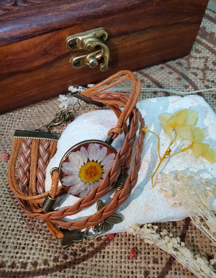 Whispering Daisy Leather Strap Bracelet