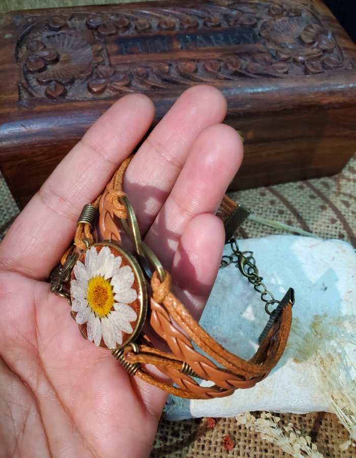 Whispering Daisy Leather Strap Bracelet