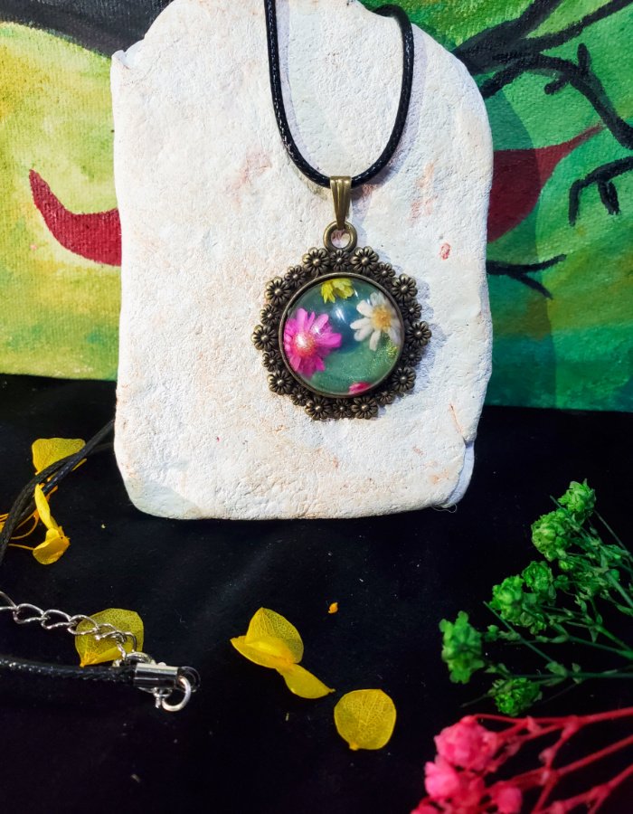 Zar-e-Gulrang Pendant