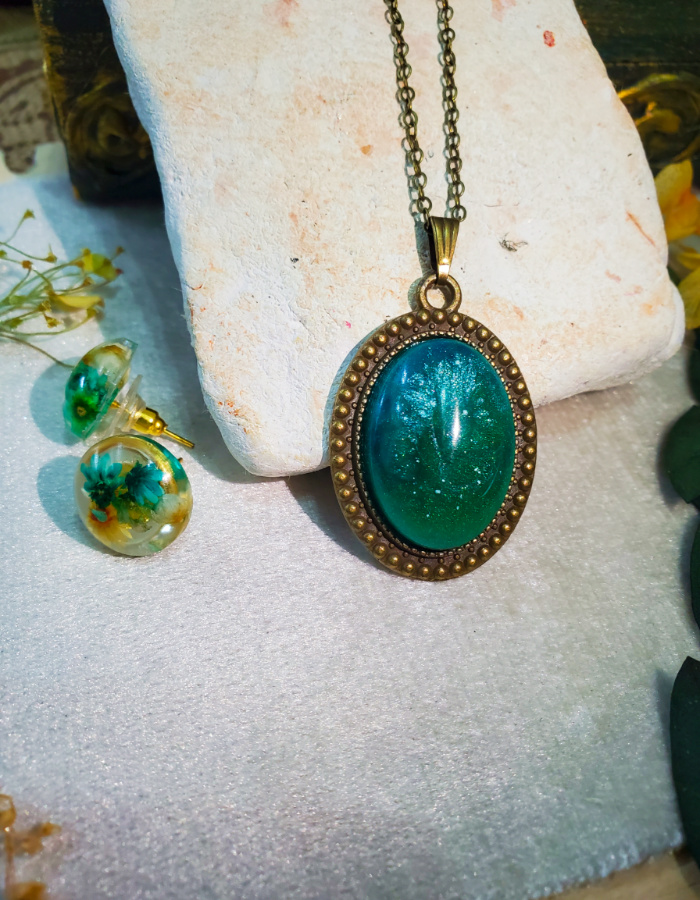 Zewar-e-Rooh Pendant and Earrings Set